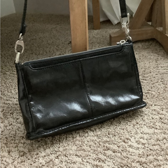 HOBO Darcy Convertible Crossbody in Polished black - Picture 7 of 7
